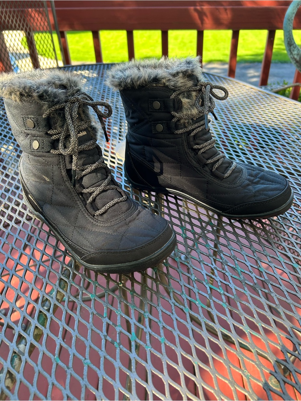 Columbia Women's Black Faux-Fur Trim Lace-Up Winter Boots 6 NWOT